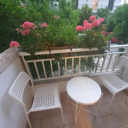 Martelaou Studio 24h To Airport Apartment