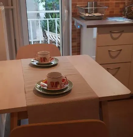 Martelaou Studio 24h To Airport Apartment
